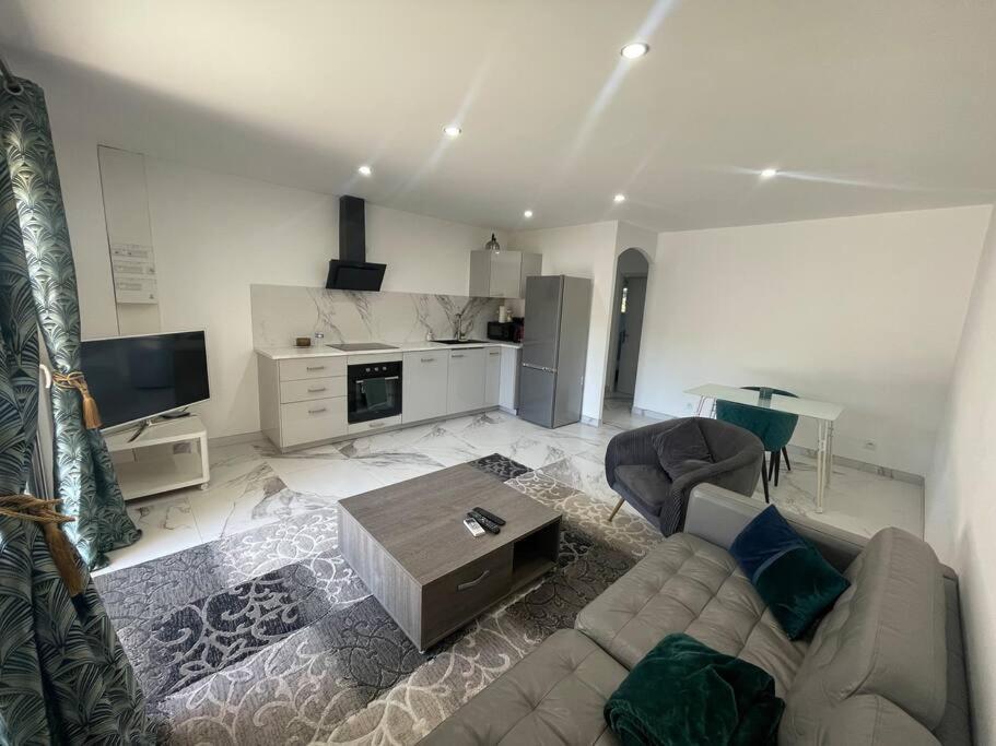 Bel Appartement Avec Parking Cabannes Экстерьер фото